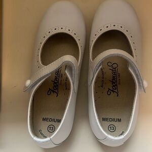 Little girls size 13 footmates new can mail with box if buyer wants